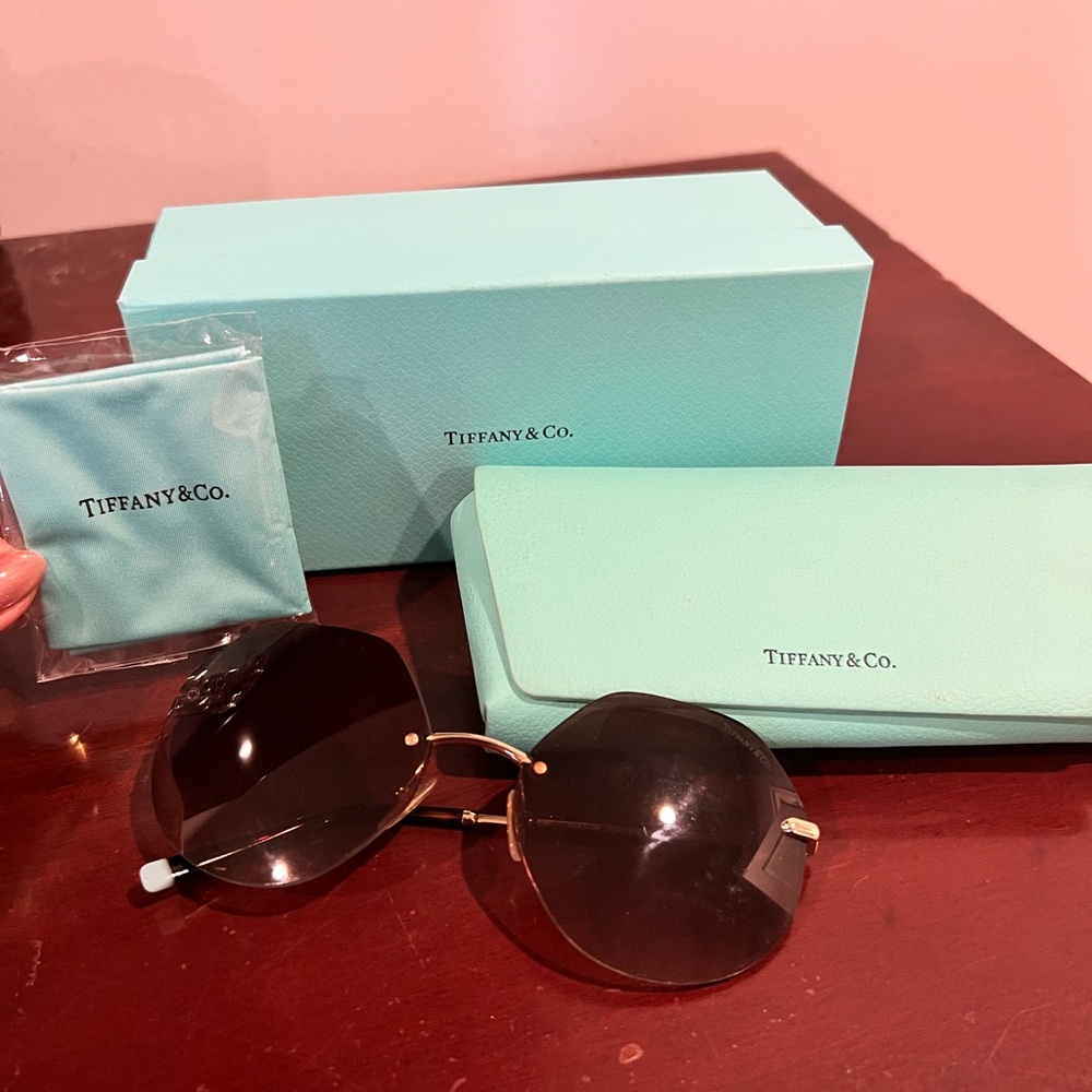 Tiffany & Co. Black Aviator Sunglasses with broken arm